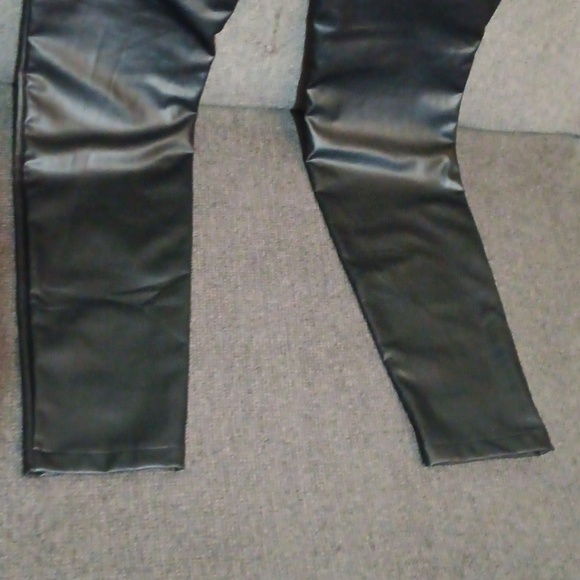 🤠Maurices Faux Leather Pants 4 Regular Like New - Picture 7 of 7